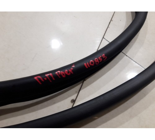 Уплотнитель двери(передний правый)