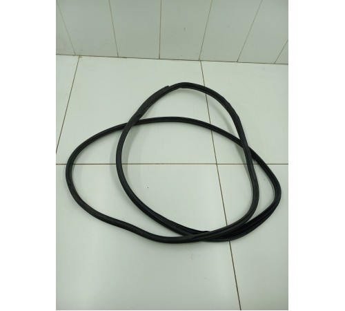 Уплотнитель проема двери передний правый