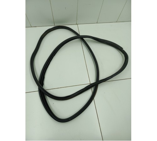 Уплотнитель проема двери передний правый