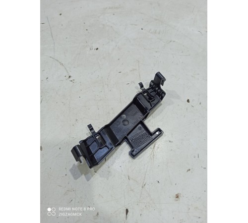 Кронштейн(крепление) обшивки стойки правый