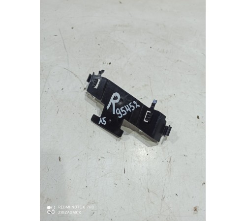 Кронштейн(крепление) обшивки стойки правый