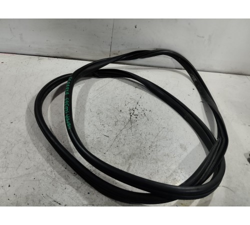 Уплотнитель двери передний