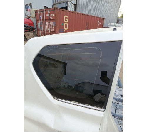 Глухое стекло заднее правое