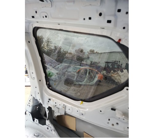 Глухое стекло заднее правое