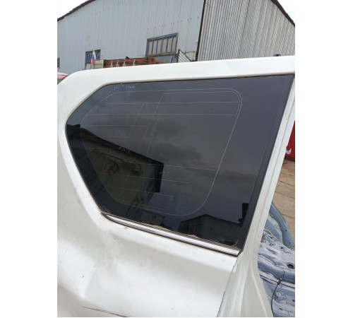 Глухое стекло заднее правое