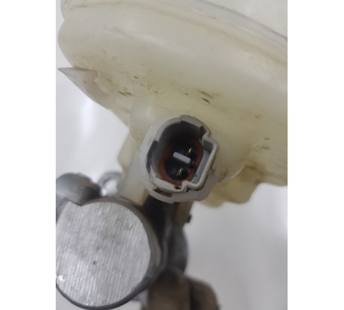 Главный тормозной цилиндр с бачком