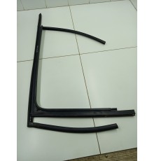 Уплотнитель стекла двери задний левый