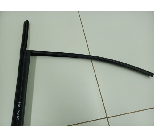 Уплотнитель стекла двери задний левый