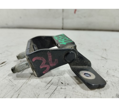 Петля крышки багажника левая