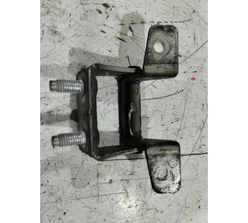 Петля крышки багажника левая