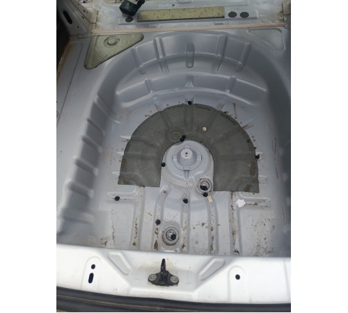 Ниша багажника (запасного колеса)