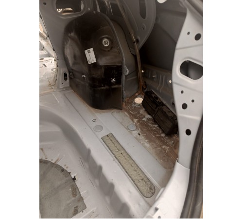 Ниша багажника (запасного колеса)