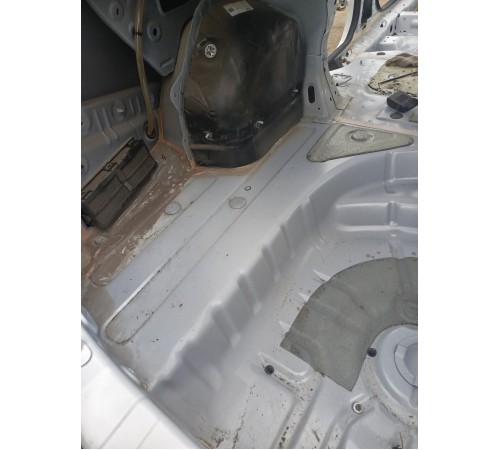 Ниша багажника (запасного колеса)