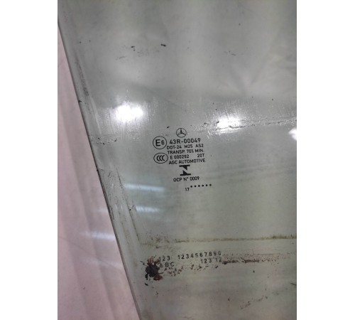 Стекло двери(переднее правое)