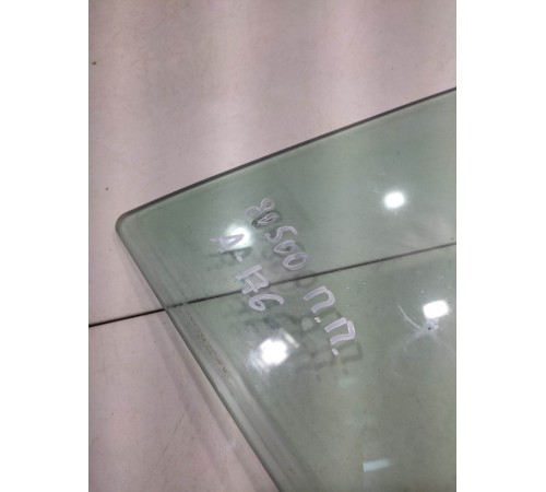 Стекло двери(переднее правое)