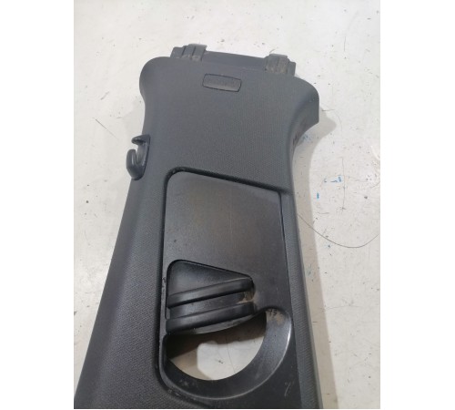 Обшивка центральной стойки левая верхняя