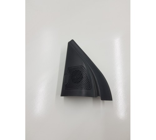 Уголок с динамиком передний левый