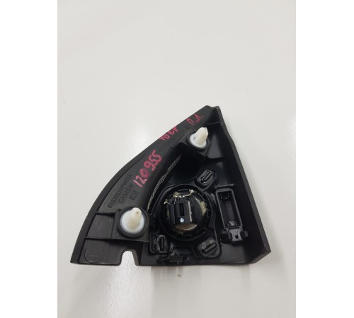 Уголок с динамиком передний левый