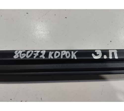 Уплотнитель стекла (задний правый внутренний)