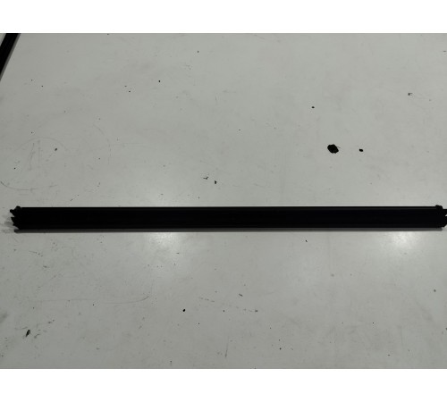 Уплотнитель стекла (задний правый внутренний)