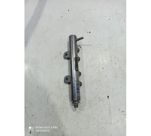 Топливная рампа левая