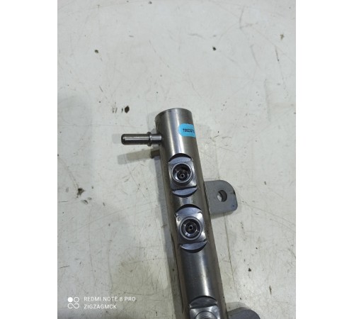 Топливная рампа левая