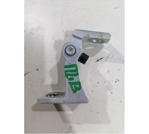 Петля двери передняя левая верхняя