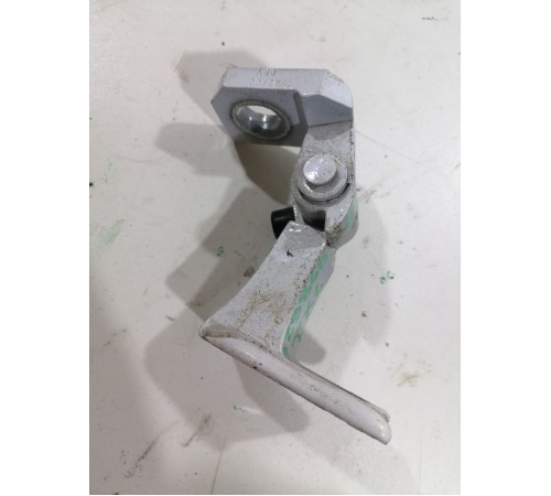 Петля двери передняя левая верхняя