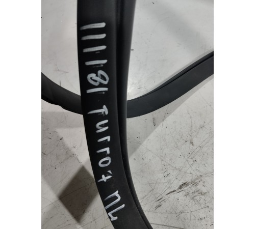 Уплотнитель двери(передний левый)