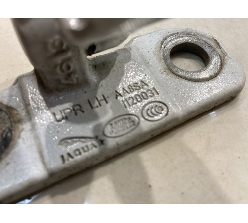 Петля двери (передняя, левая, верхняя)