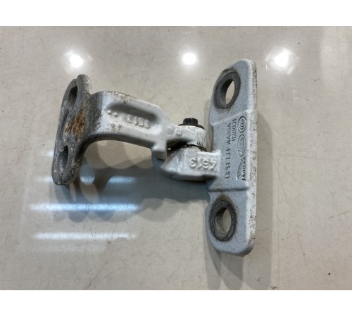 Петля двери (передняя, левая, верхняя)