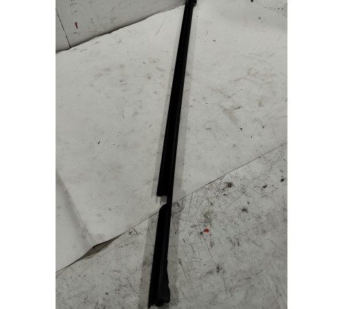 Уплотнитель стекла передний правый внутренний