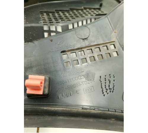 Жабо лобового стекла левое