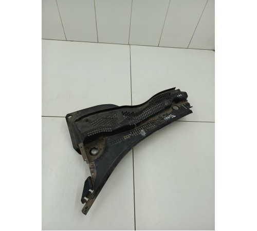 Жабо лобового стекла левое