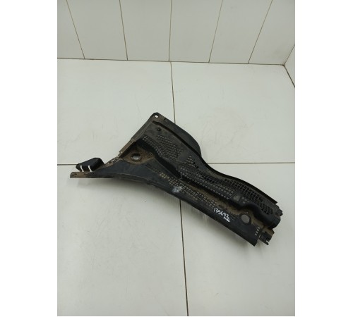 Жабо лобового стекла левое