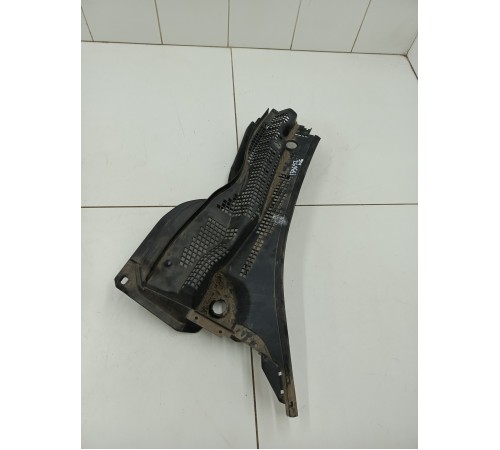 Жабо лобового стекла левое