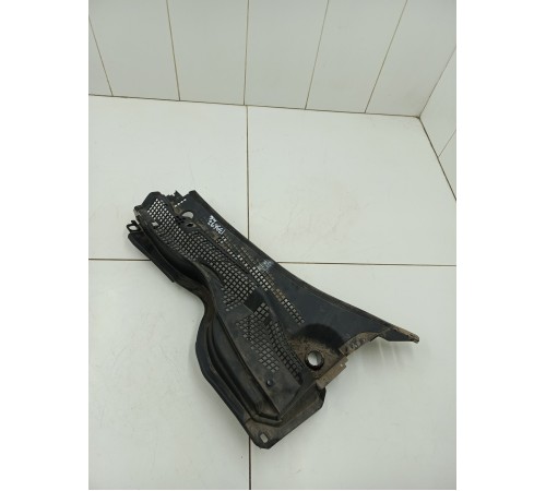 Жабо лобового стекла левое