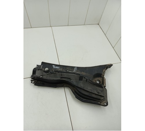 Жабо лобового стекла левое