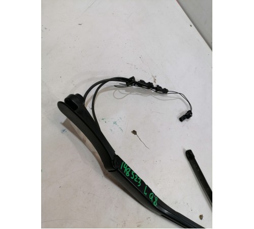 Поводок стеклоочистителя (левый)