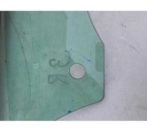 Стекло двери (заднее правое)