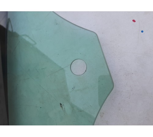 Стекло двери (заднее правое)