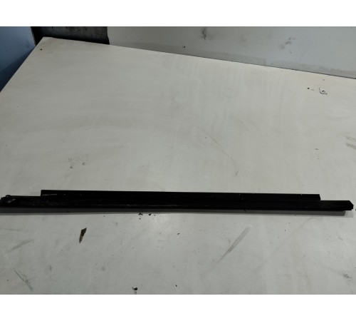 Уплотнитель стекла (задний правый наружный)