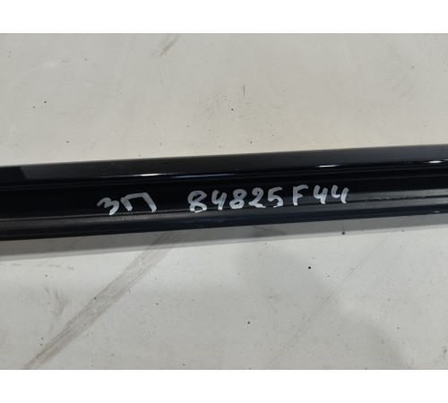 Уплотнитель стекла (задний правый наружный)