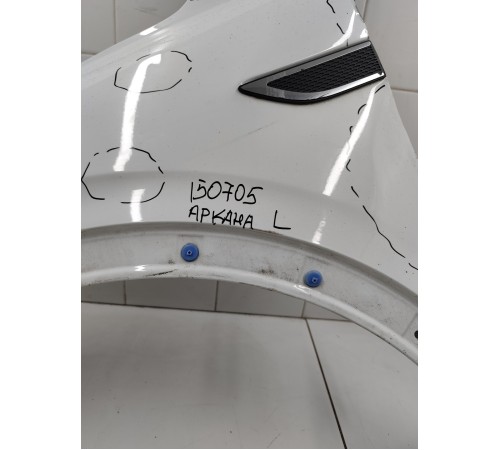 Крыло переднее левое