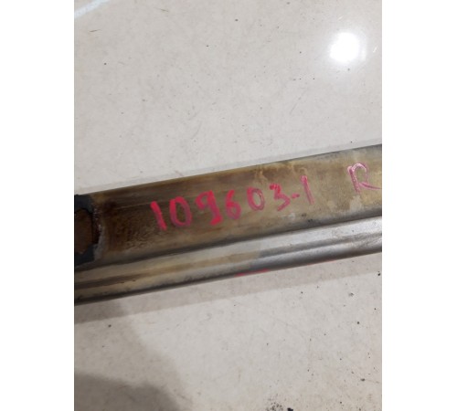 Направляющая (салазки) сдвижной двери правая