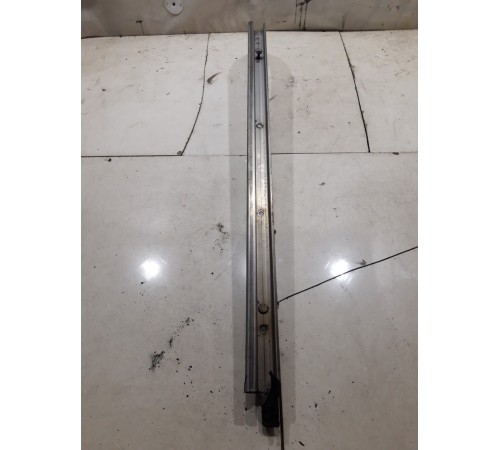 Направляющая (салазки) сдвижной двери правая