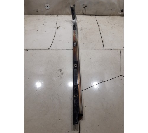 Направляющая (салазки) сдвижной двери правая