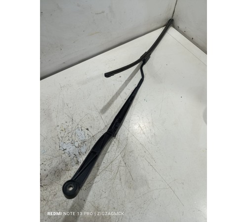 Поводок стеклоочистителя левый