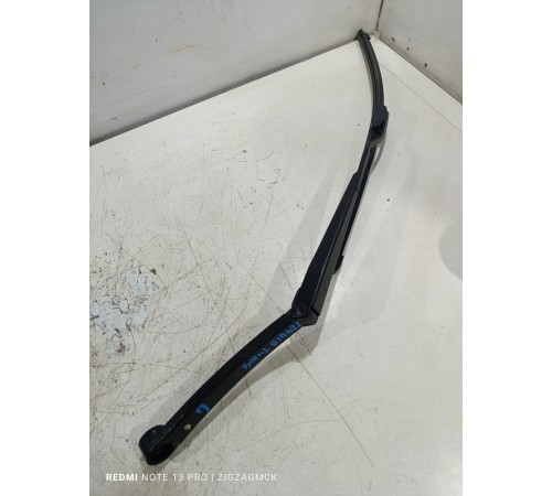 Поводок стеклоочистителя левый