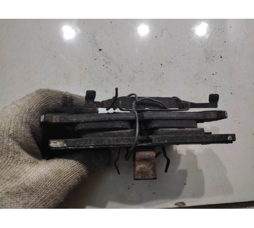 Тормозные колодки (передние правые)